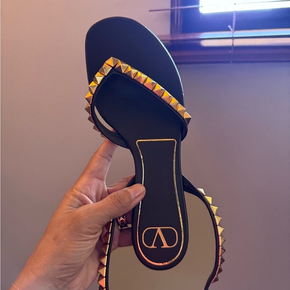 Valentino Garavani Gladiadors stud sandals - Picture 11 of 14